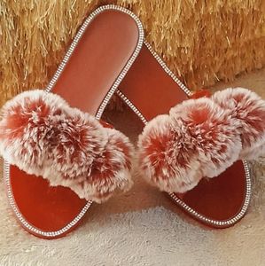 PomPom Fur slides